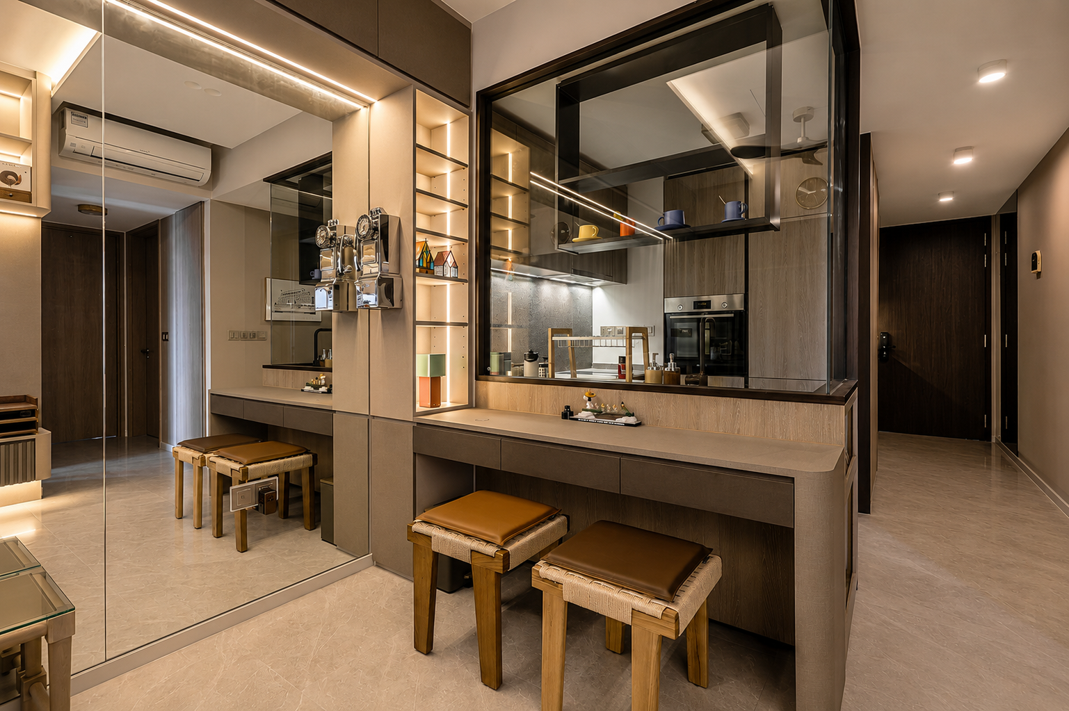 Emirati Luxury, Ajah